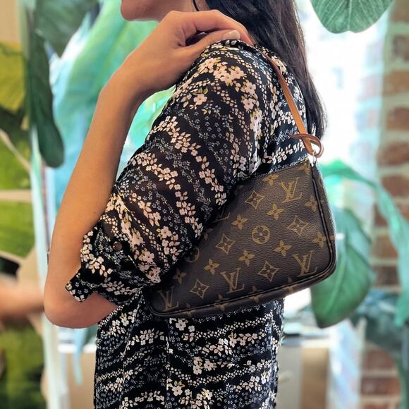 LOUIS VUITTON Pochette Accessories Vintage Monogram Canvas Shoulder Bag - Picture 2 of 10